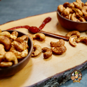 Erlebe den rauchigen, intensiven Geschmack von Cashewkernen mit BBQ-Gewürzen! Diese Cashews mit BBQ-Geschmack kombinieren die knackige Textur der Cashewkerne mit würzigen, rauchigen Aromen. Der perfekte Snack für BBQ-Fans, ideal für Partys, unterwegs oder als würziger Genussmoment. #CashewMitBBQ #RauchigerGenuss #WürzigeNüsse #BBQSnack #PremiumSnacks