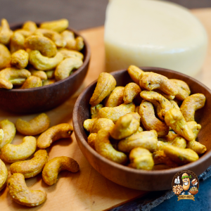 Genieße die köstliche Kombination aus knackigen Cashewkernen und intensiven Käsegewürzen! Diese Cashews mit Käsegeschmack bieten einen herzhaften, würzigen Snack, der perfekt für alle Käseliebhaber ist. Ideal für Partys, als Snack für zwischendurch oder als aromatisches Highlight für besondere Momente.#CashewMitKäse #HerzhafterSnack #KäseGenuss #WürzigeNüsse #PremiumSnacks
